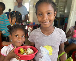 FOTO NIÑOS ALIMENTAR 2